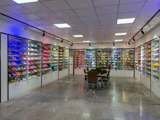 22500W Plastic Shoe Making Machine 130 - 180 Pairs/hour Slipper Chappal Machine